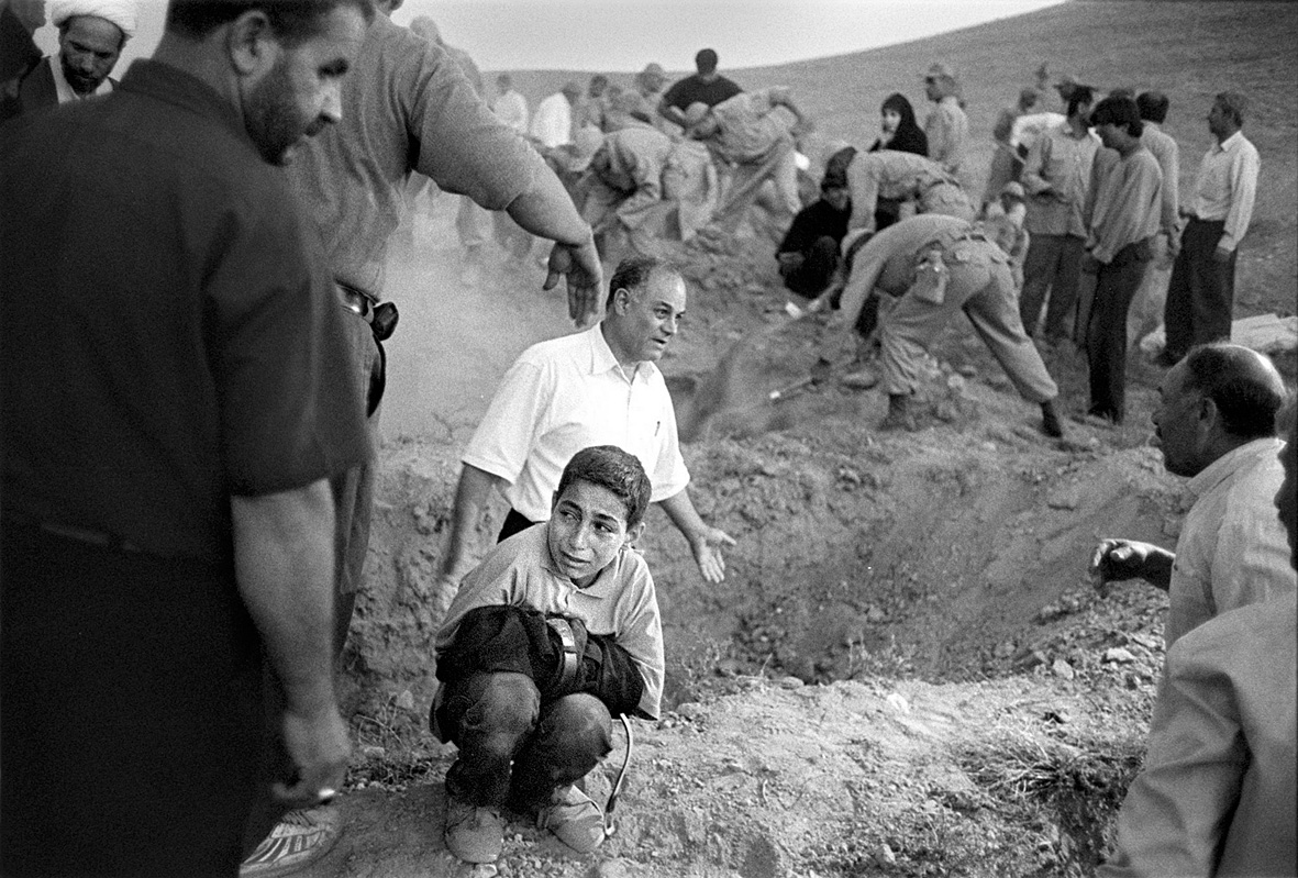 WORLD PRESS PHOTO OF THE YEAR 2002 Eric Grigorian, Armenia/Iran. Boy mourns at his father's gravesite after earthquake, Qazvin Province, Iran, 23 June 